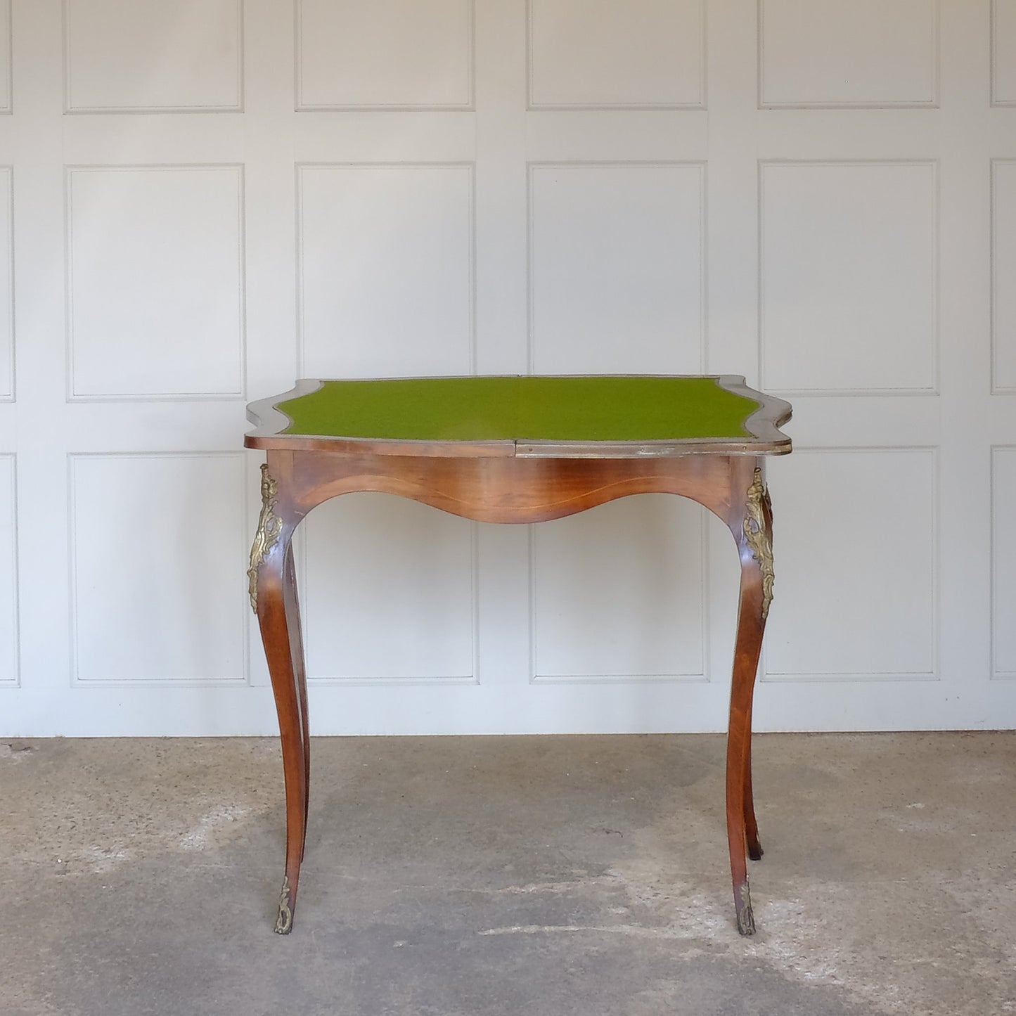 19TH CENTURY WALNUT AND MARQUETRY INLAID SERPENTINE CARD TABLE