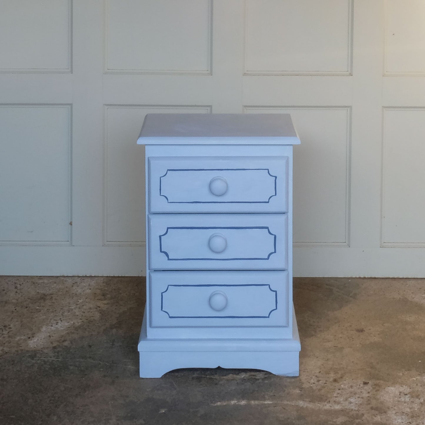 SMALL HAND PAINTED VINTAGE CHEST OF DRAWERS