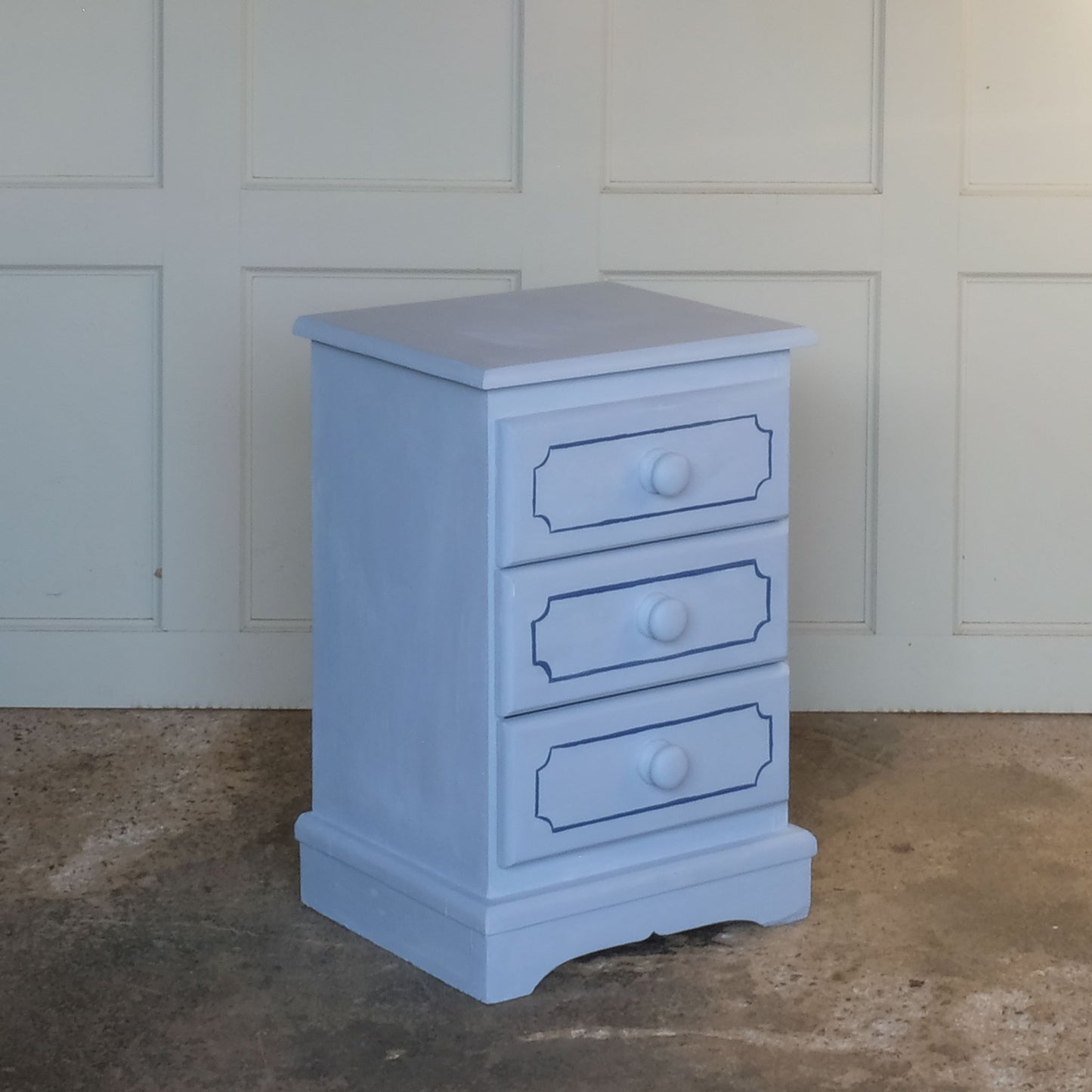 SMALL HAND PAINTED VINTAGE CHEST OF DRAWERS