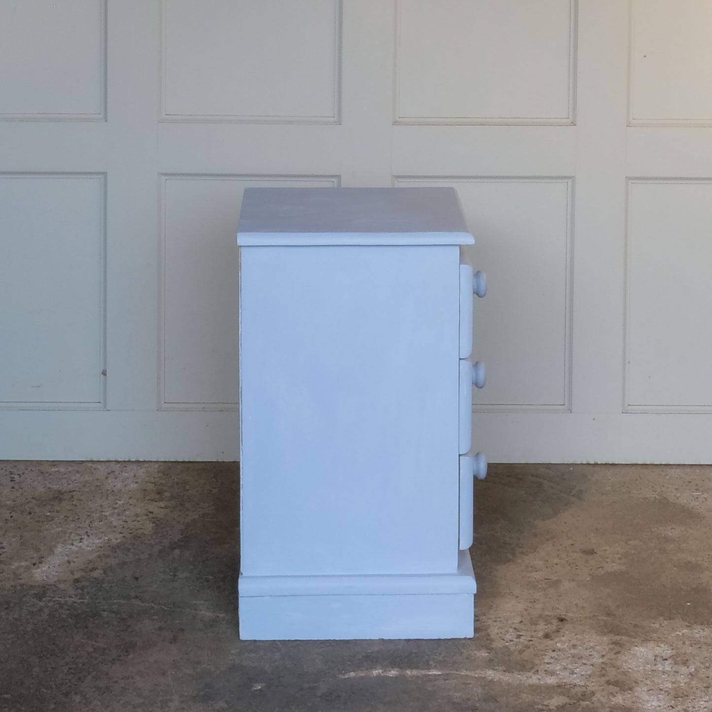 SMALL HAND PAINTED VINTAGE CHEST OF DRAWERS