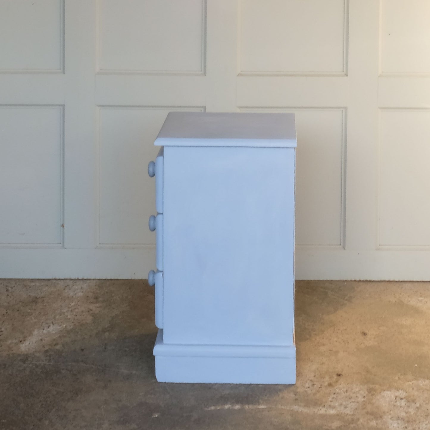 SMALL HAND PAINTED VINTAGE CHEST OF DRAWERS