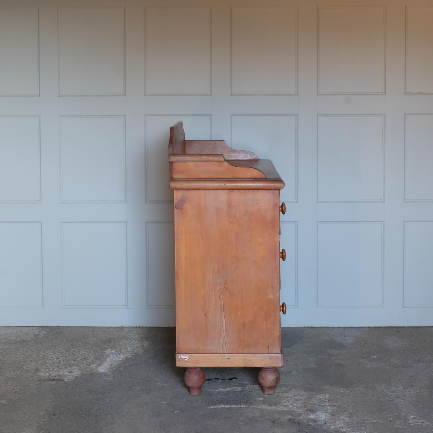 An Edwardian pine chest of drawers with 3/4 galleried top, with two short over two long drawers, raised on turned bun feet. Some gentle patina as to be expected, the drawers all working smoothly, in very good condition.