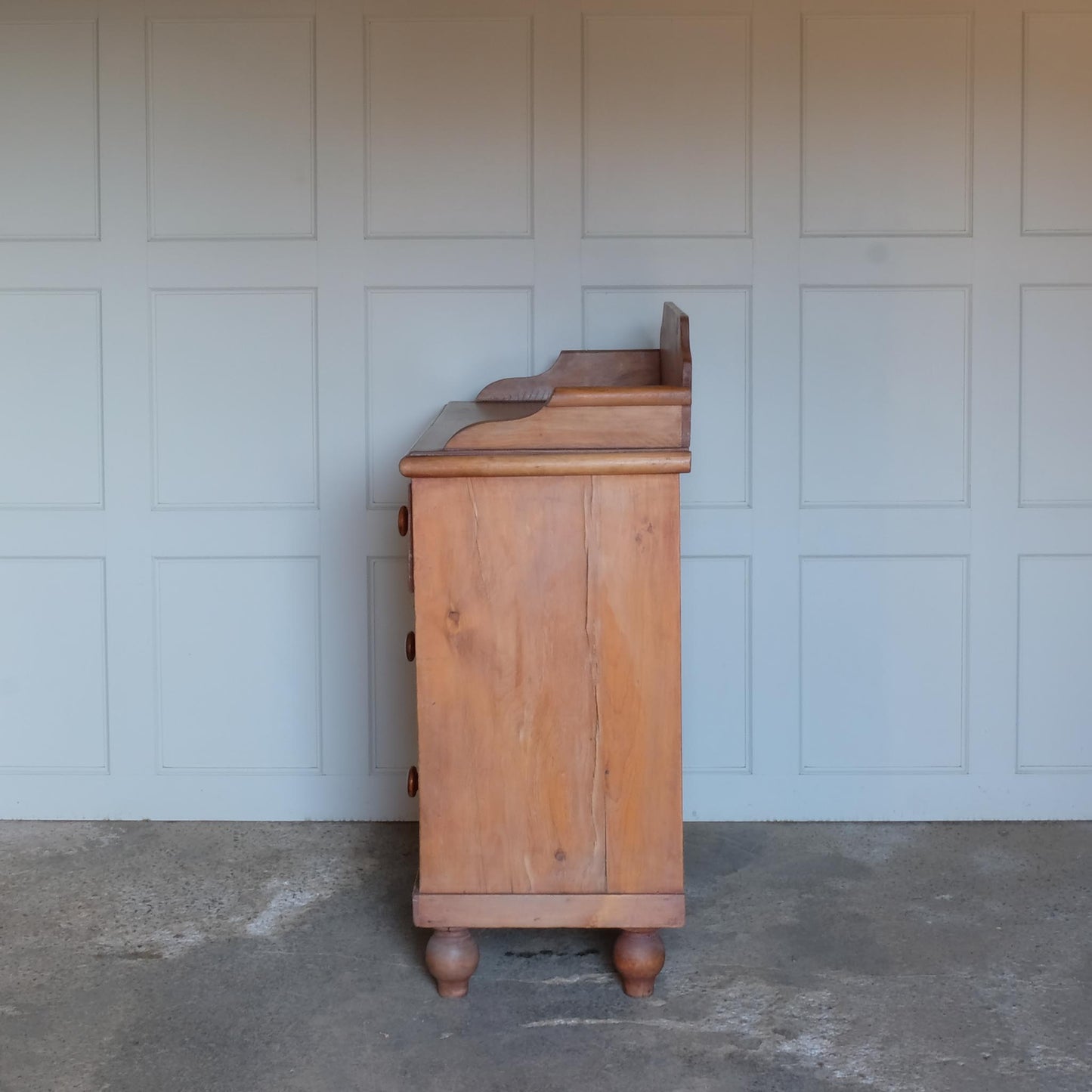 An Edwardian pine chest of drawers with 3/4 galleried top, with two short over two long drawers, raised on turned bun feet. Some gentle patina as to be expected, the drawers all working smoothly, in very good condition.