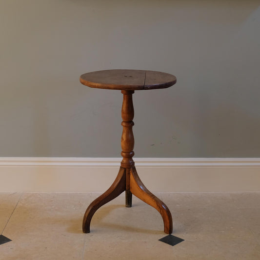 VICTORIAN OAK TRIPOD TABLE