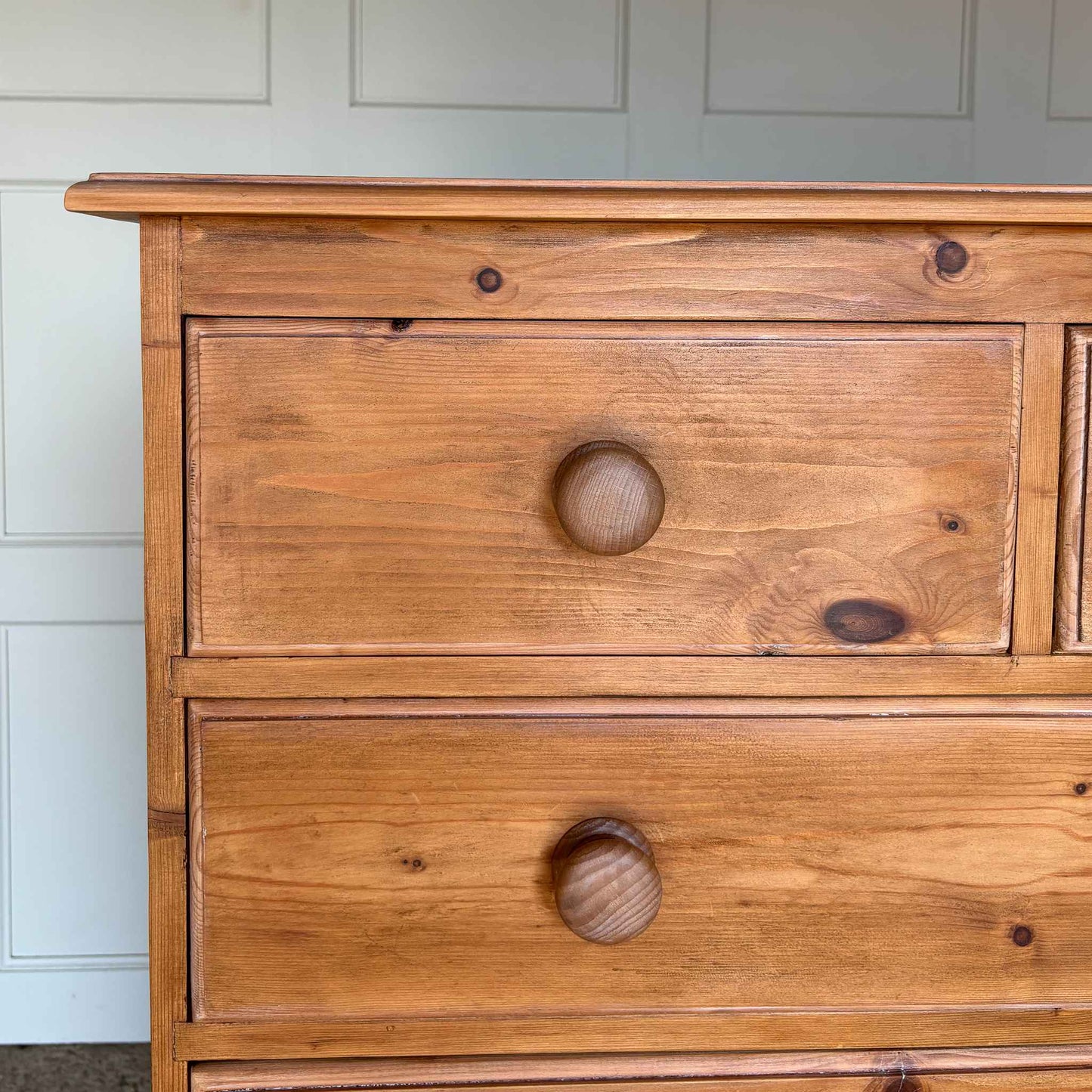 A large pine chest of drawers. With two short over four long drawers.  In good and sturdy condition. 