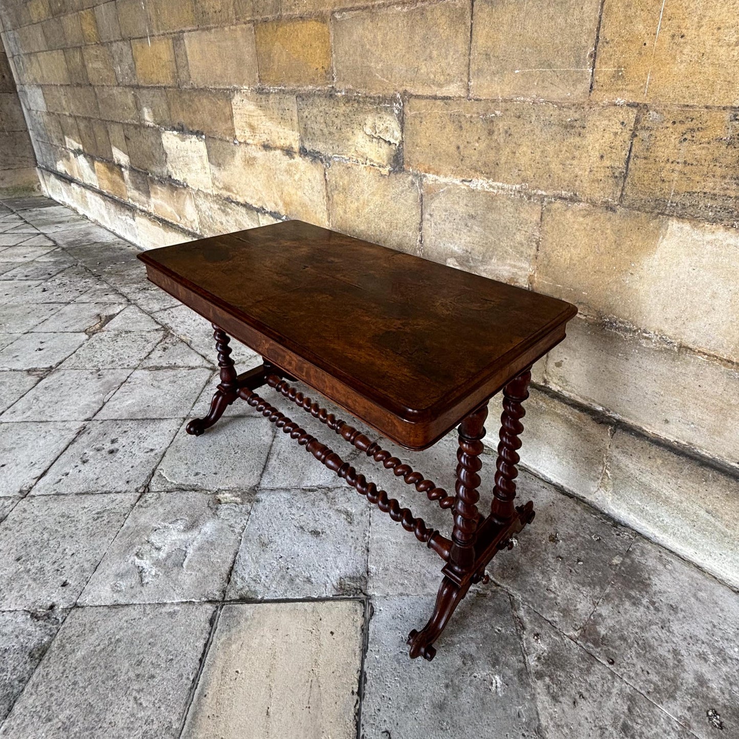 A VICTORIAN WALNUT AND ROSEWOOD LIBRARY TABLE