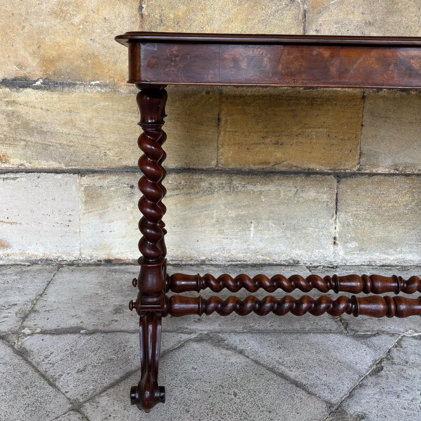 A VICTORIAN WALNUT AND ROSEWOOD LIBRARY TABLE