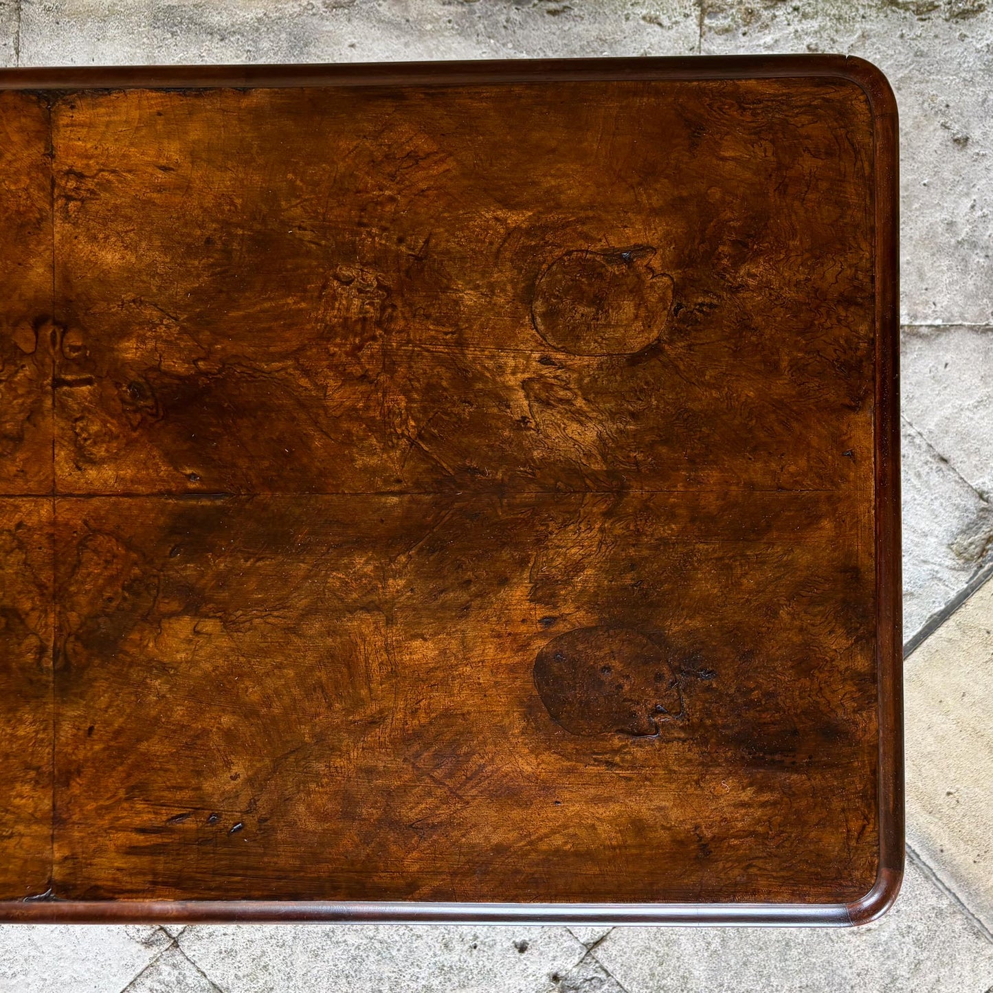 A VICTORIAN WALNUT AND ROSEWOOD LIBRARY TABLE