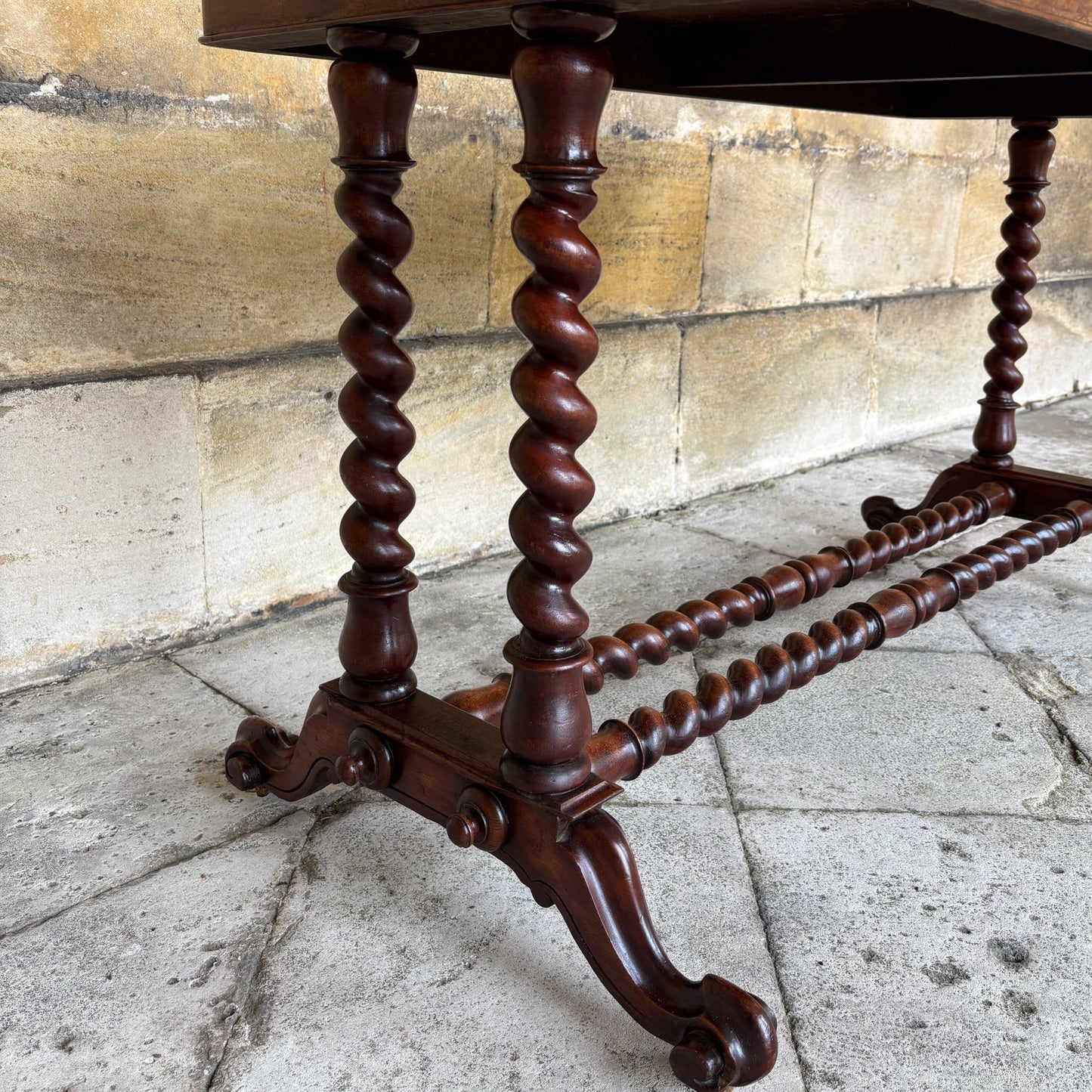 A VICTORIAN WALNUT AND ROSEWOOD LIBRARY TABLE