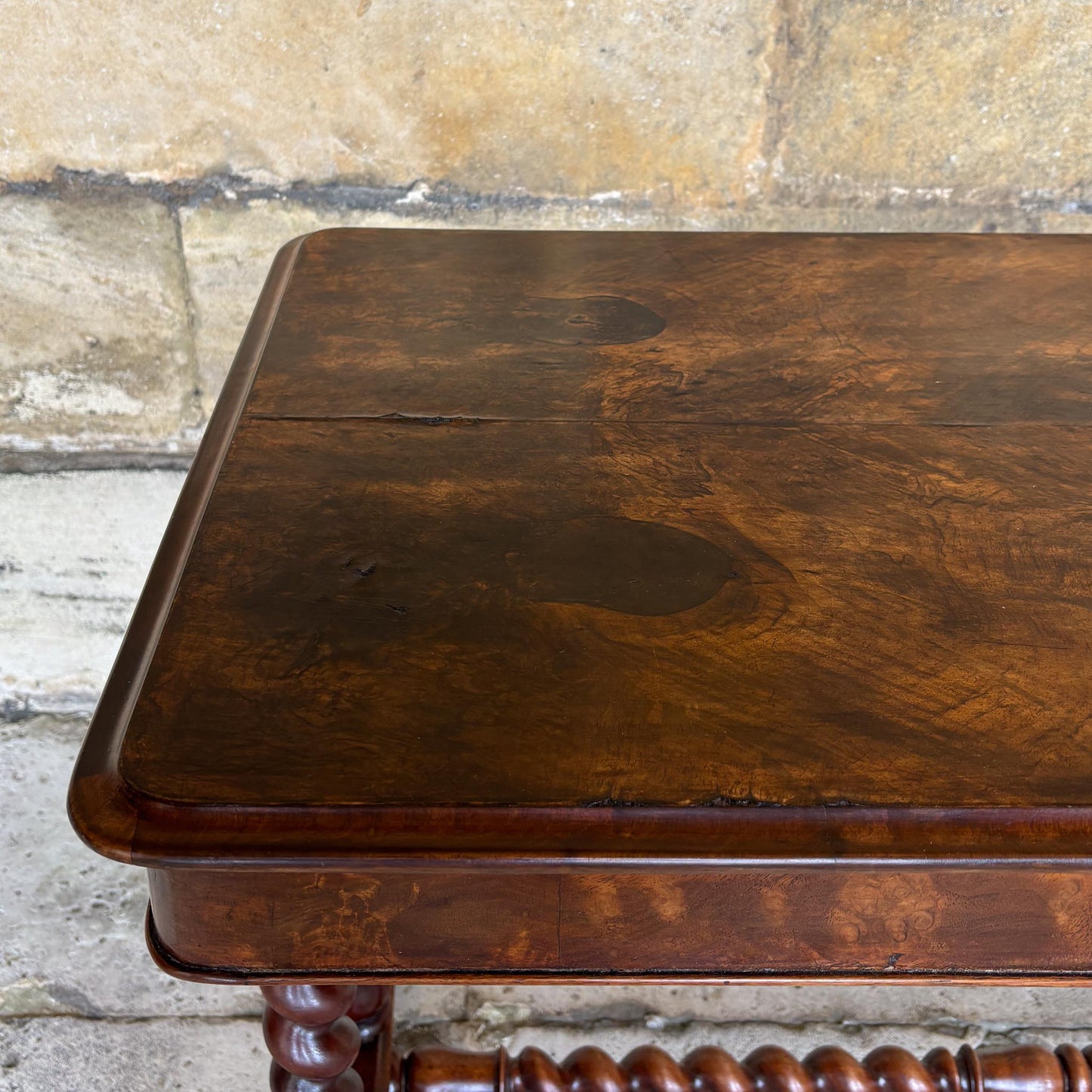 A VICTORIAN WALNUT AND ROSEWOOD LIBRARY TABLE