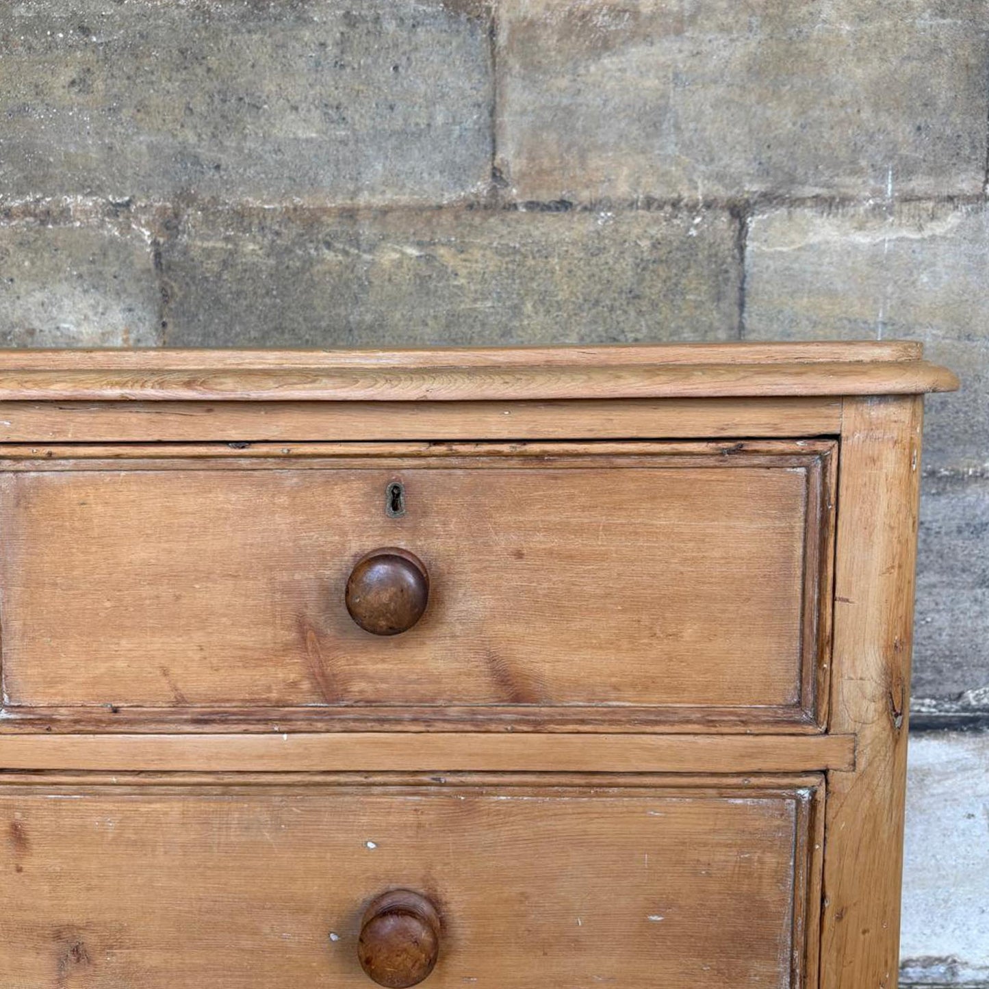 VICTORIAN PINE CHEST OF DRAWERS