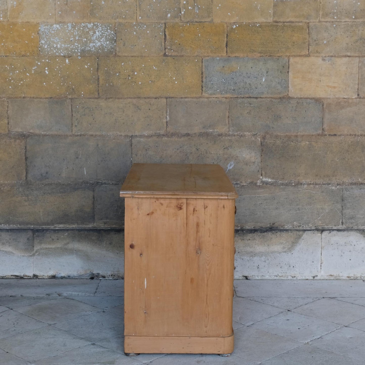 VICTORIAN PINE CHEST OF DRAWERS